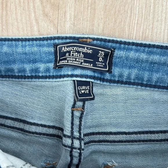 Abercrombie & Fitch High Rise Distressed Blue Jeans - Picture 3 of 4